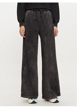 Deha Spodnie dresowe C12175 Czarny Relaxed Fit ze sklepu MODIVO w kategorii Spodnie damskie - zdjęcie 181170682