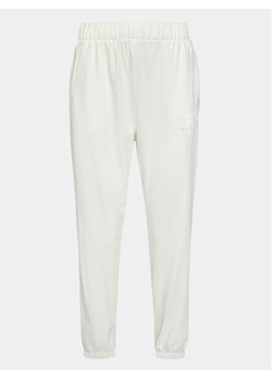 Gap Spodnie dresowe 729736-05 Biały Regular Fit ze sklepu MODIVO w kategorii Spodnie damskie - zdjęcie 181171074