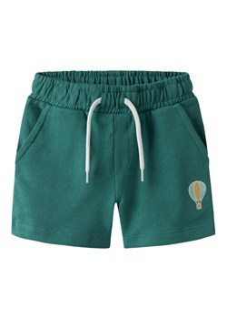 NAME IT Szorty sportowe Fritzo 13238144 Zielony Regular Fit ze sklepu MODIVO w kategorii Spodenki chłopięce - zdjęcie 181171110