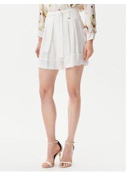 ARTIGLI Szorty materiałowe ACSH001805 Biały Regular Fit - id: 0000305291066 - marki Artigli - 181171194 ARTIGLI Szorty materiałowe ACSH001805 Biały Regular Fit ze sklepu MODIVO w kategorii Szorty - zdjęcie 181171194