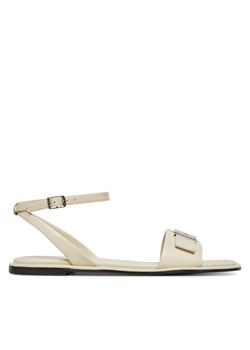 Calvin Klein Sandały Flat Sandal W/Ck Hw - Lth HW0HW02367 Écru ze sklepu MODIVO w kategorii Sandały damskie - zdjęcie 181171414