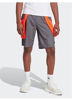 adidas Szorty sportowe City Escape Premium Shorts IC3730 Szary Loose Fit ze sklepu MODIVO w kategorii Spodenki męskie - zdjęcie 181171481