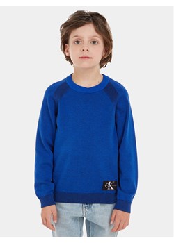 Calvin Klein Jeans Sweter IB0IB01868 Niebieski Regular Fit ze sklepu MODIVO w kategorii Swetry chłopięce - zdjęcie 181171844