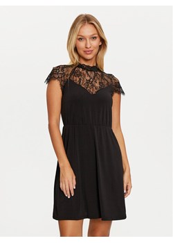 Vero Moda Sukienka koktajlowa Milla 10319974 Czarny Standard Fit ze sklepu MODIVO w kategorii Sukienki - zdjęcie 181172242