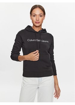 Calvin Klein Jeans Bluza J20J220254 Czarny Regular Fit ze sklepu MODIVO w kategorii Bluzy damskie - zdjęcie 181172424