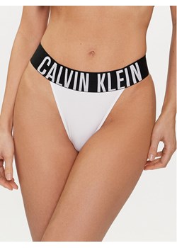 Calvin Klein Underwear Stringi 000QF7638E Biały ze sklepu MODIVO w kategorii Majtki damskie - zdjęcie 181172562