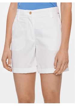 Tommy Hilfiger Szorty materiałowe WW0WW41769 Biały Regular Fit ze sklepu MODIVO w kategorii Szorty - zdjęcie 181173141