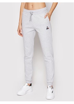 Le Coq Sportif Spodnie dresowe 2210518 Szary Regular Fit ze sklepu MODIVO w kategorii Spodnie damskie - zdjęcie 181173162
