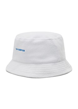 New Balance Kapelusz Bucket LAH21108WT Biały ze sklepu MODIVO w kategorii Kapelusze męskie - zdjęcie 181175600