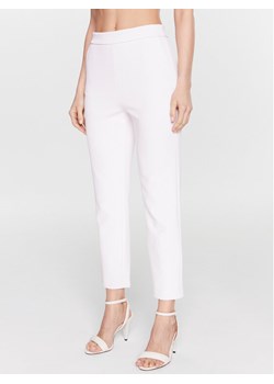 Pinko Spodnie materiałowe Parana 100137 A0HC Różowy Slim Fit ze sklepu MODIVO w kategorii Spodnie damskie - zdjęcie 181176263