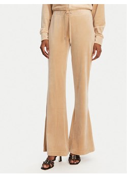 Juicy Couture Spodnie dresowe Christine JCWBJ125304 Beżowy Flared Leg ze sklepu MODIVO w kategorii Spodnie damskie - zdjęcie 181176761
