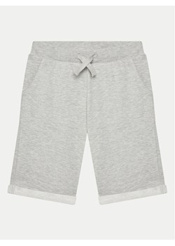 Guess Szorty materiałowe L93Q25 KAUG0 Szary Regular Fit ze sklepu MODIVO w kategorii Spodenki chłopięce - zdjęcie 181177301