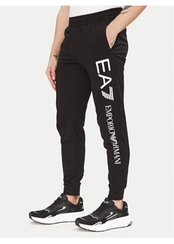 EA7 Emporio Armani Spodnie dresowe 7M000571 AF13512 MC001 Czarny Regular Fit ze sklepu MODIVO w kategorii Spodnie męskie - zdjęcie 181177382