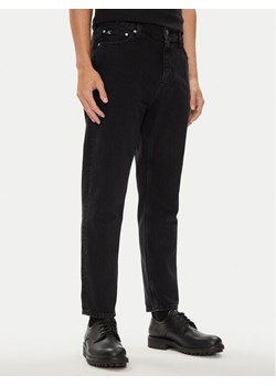 Calvin Klein Jeans Jeansy J30J325729 Czarny Regular Fit ze sklepu MODIVO w kategorii Jeansy męskie - zdjęcie 181178051
