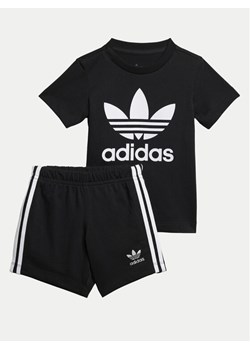 adidas Komplet t-shirt i spodenki JC6583 Czarny Regular Fit ze sklepu MODIVO w kategorii Komplety niemowlęce - zdjęcie 181178590
