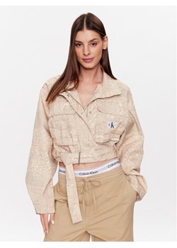 Calvin Klein Jeans Kurtka przejściowa J20J220738 Beżowy Relaxed Fit ze sklepu MODIVO w kategorii Kurtki damskie - zdjęcie 181178740