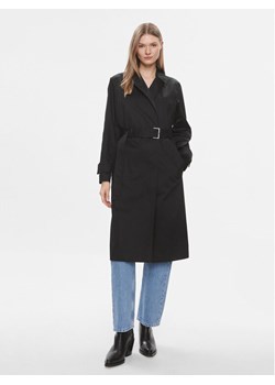 Calvin Klein Trencz Essential K20K206320 Czarny Regular Fit ze sklepu MODIVO w kategorii Płaszcze damskie - zdjęcie 181178950