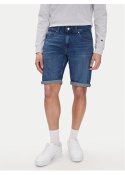Tommy Jeans Szorty jeansowe Ronnie DM0DM20943 Granatowy Regular Fit ze sklepu MODIVO w kategorii Spodenki męskie - zdjęcie 181179492