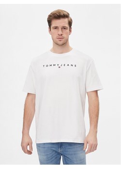 Tommy Jeans T-Shirt Tjm Reg Linear Logo Tee Ext DM0DM17993 Biały Regular Fit ze sklepu MODIVO w kategorii T-shirty męskie - zdjęcie 181179620