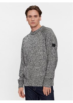 Calvin Klein Sweter K10K111959 Szary Regular Fit ze sklepu MODIVO w kategorii Swetry męskie - zdjęcie 181179744