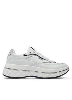 Guess Sneakersy Kyrki FLTKYR LEA12 Biały ze sklepu MODIVO w kategorii Buty sportowe damskie - zdjęcie 181179791