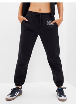 Gap Spodnie dresowe 463492-04 Czarny Regular Fit ze sklepu MODIVO w kategorii Spodnie damskie - zdjęcie 181180314