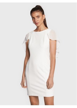 DKNY Sukienka koktajlowa DD2E1839 Biały Regular Fit ze sklepu MODIVO w kategorii Sukienki - zdjęcie 181180363