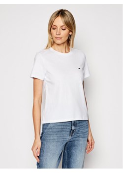 Tommy Jeans T-Shirt C Neck DW0DW09198 Biały Regular Fit ze sklepu MODIVO w kategorii Bluzki damskie - zdjęcie 181180883