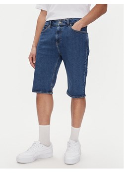 Tommy Jeans Szorty jeansowe Ryan DM0DM21851 Niebieski Slim Fit ze sklepu MODIVO w kategorii Spodenki męskie - zdjęcie 181180911