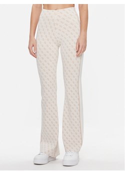 Guess Spodnie dzianinowe Lisa W3YB38 Z37K0 Beżowy Regular Fit ze sklepu MODIVO w kategorii Spodnie damskie - zdjęcie 181181563