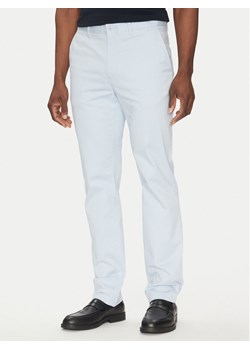 Tommy Hilfiger Chinosy Deton MW0MW37873 Błękitny Slim Fit ze sklepu MODIVO w kategorii Spodnie męskie - zdjęcie 181181832