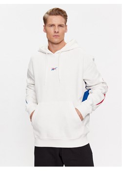Reebok Bluza Classics Brand Proud HY7159 Biały Regular Fit ze sklepu MODIVO w kategorii Bluzy męskie - zdjęcie 181182302