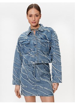 Gestuz Kurtka jeansowa Larisa 10906880 Niebieski Oversize - id: 0000302083565 - marki Gestuz - 181182722 Gestuz Kurtka jeansowa Larisa 10906880 Niebieski Oversize ze sklepu MODIVO w kategorii Kurtki damskie - zdjęcie 181182722