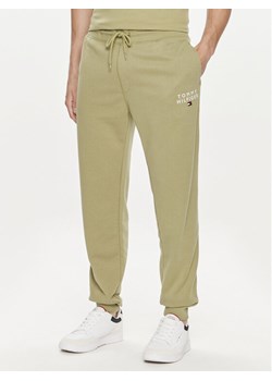 Tommy Hilfiger Spodnie dresowe UM0UM02880 Zielony Regular Fit ze sklepu MODIVO w kategorii Spodnie męskie - zdjęcie 181182752