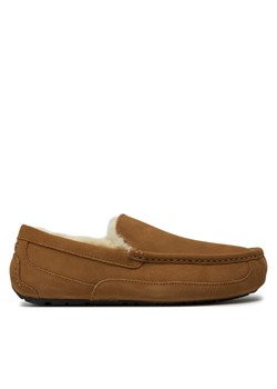 Ugg Kapcie M Ascot 1101110 Brązowy ze sklepu MODIVO w kategorii Kapcie męskie - zdjęcie 181183250