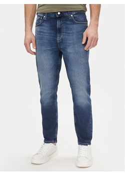 Calvin Klein Jeans Jeansy Dad Jean J30J324187 Granatowy Slim Fit ze sklepu MODIVO w kategorii Jeansy męskie - zdjęcie 181183713