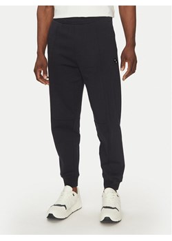 Armani Exchange Spodnie dresowe XM000472 AF13109 UB101 Granatowy Regular Fit ze sklepu MODIVO w kategorii Spodnie męskie - zdjęcie 181183900