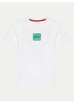 Guess T-Shirt L4YI16 K8HM4 Biały Regular Fit - id: 0000303928605 - marki Guess - 181185252 Guess T-Shirt L4YI16 K8HM4 Biały Regular Fit ze sklepu MODIVO w kategorii T-shirty chłopięce - zdjęcie 181185252