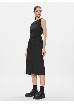 Tommy Jeans Sukienka koktajlowa Tjw Open Back Cotton Midi Dress DW0DW17431 Czarny Slim Fit ze sklepu MODIVO w kategorii Sukienki - zdjęcie 181185654