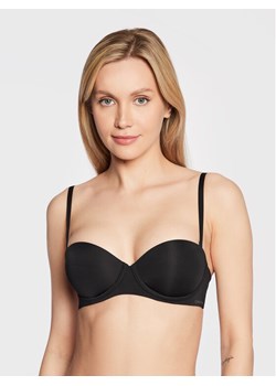 Calvin Klein Underwear Biustonosz bardotka 000QF5677E Czarny ze sklepu MODIVO w kategorii Biustonosze - zdjęcie 181186021