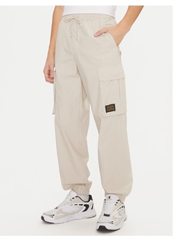 Champion Spodnie dresowe 220415 Écru Loose Fit ze sklepu MODIVO w kategorii Spodnie męskie - zdjęcie 181186714