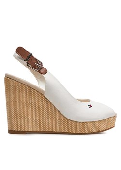 Tommy Hilfiger Sandały Iconic Elena Sling Back Wedge FW0FW04789 Écru ze sklepu MODIVO w kategorii Sandały damskie - zdjęcie 181186733