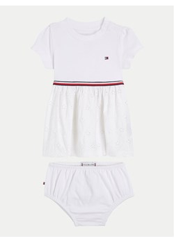 Tommy Hilfiger Sukienka letnia Broderie KN0KN01801 Biały Regular Fit ze sklepu MODIVO w kategorii Sukienki niemowlęce - zdjęcie 181187753