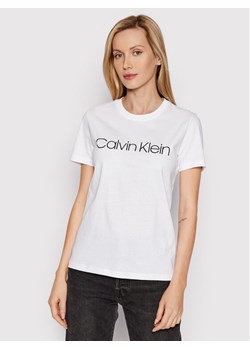 Calvin Klein T-Shirt Core Logo K20K202142 Biały Regular Fit ze sklepu MODIVO w kategorii Bluzki damskie - zdjęcie 181187984