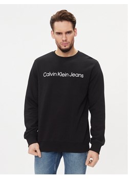 Calvin Klein Jeans Bluza J30J322549 Czarny Regular Fit ze sklepu MODIVO w kategorii Bluzy męskie - zdjęcie 181188263