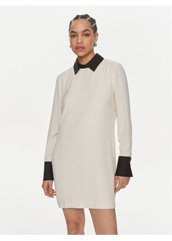 ViCOLO Sukienka codzienna TB0156 Écru Regular Fit ze sklepu MODIVO w kategorii Sukienki - zdjęcie 181188381