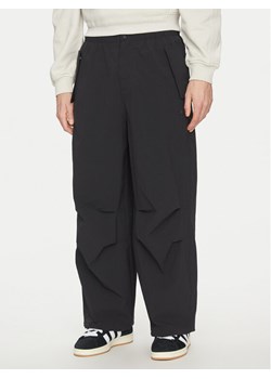 adidas Spodnie materiałowe Premium Essentials Utility Parachute JD2111 Czarny Loose Fit - id: 0000304496868 - marki adidas - 181189540 adidas Spodnie materiałowe Premium Essentials Utility Parachute JD2111 Czarny Loose Fit ze sklepu MODIVO w kategorii Spodnie męskie - zdjęcie 181189540