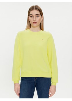 Tommy Hilfiger Bluza Flag WW0WW41246 Żółty Regular Fit ze sklepu MODIVO w kategorii Bluzy damskie - zdjęcie 181189773