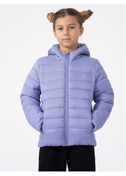 4F Kurtka zimowa 4FJAW23TDJAF266 Fioletowy Regular Fit ze sklepu MODIVO w kategorii Kurtki dziewczęce - zdjęcie 181191224