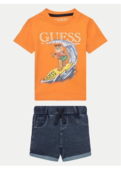 Guess Komplet t-shirt i spodenki I5GG15 K8HM4 Pomarańczowy Regular Fit ze sklepu MODIVO w kategorii Komplety niemowlęce - zdjęcie 181191333